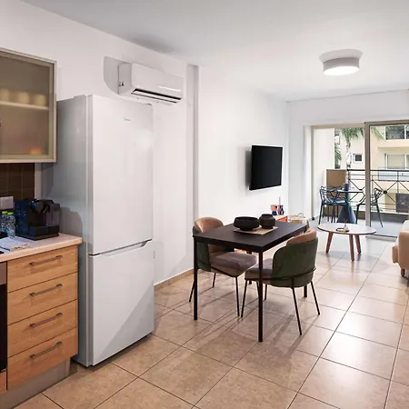 Modern 2br With Pool & Balcony In *