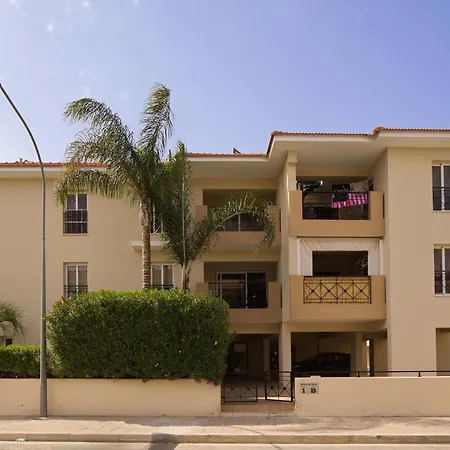 Modern 2br With Pool & Balcony In Apartament