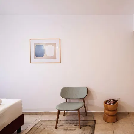 Modern 2br With Pool & Balcony In
