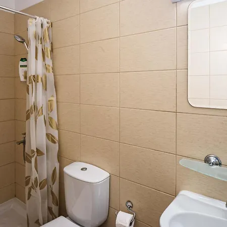 Modern 2br With Pool & Balcony In *