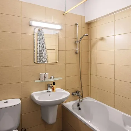 Modern 2br With Pool & Balcony In Apartament